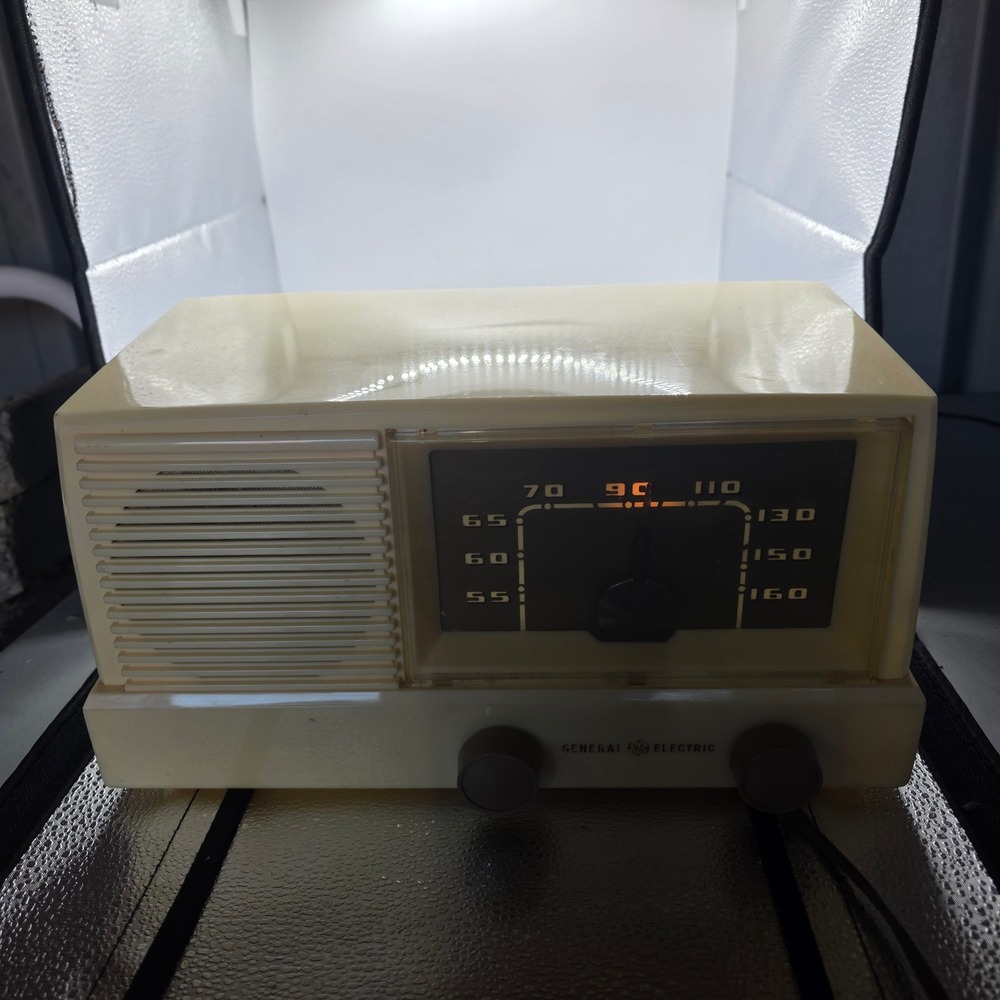 1953 General Electric GE Model 415 Tube AM Radio Ivory Bakelite Works